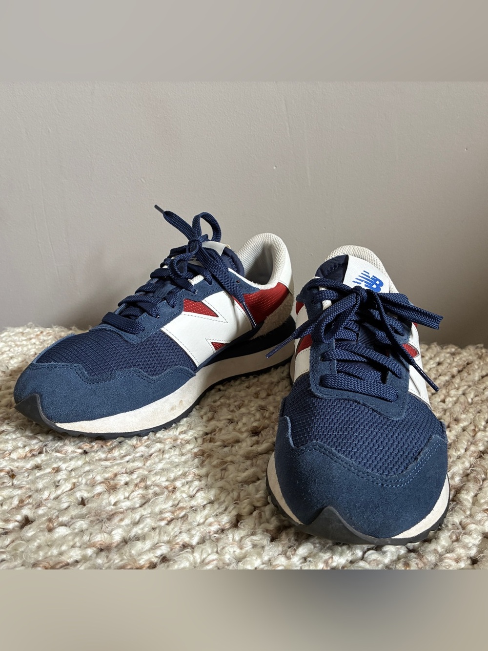 New Balance 237 (Women 7.5 / Men 6)- Navy White Red Classic Runner